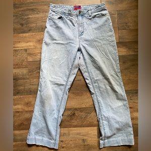 Distressed Lightwash Jeans
